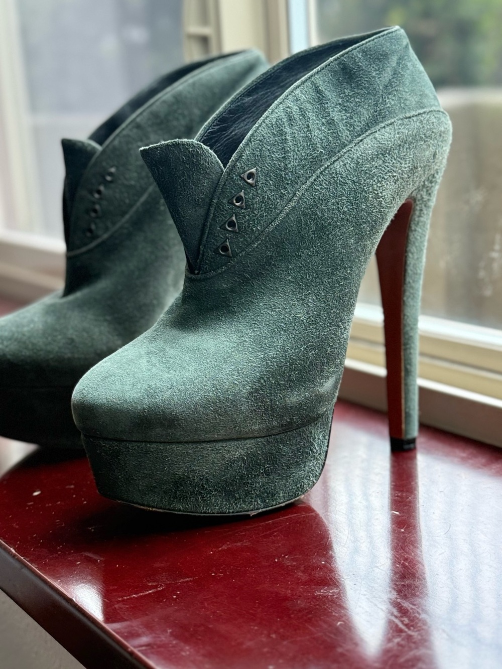 Alaïa Green Suede Platform High Heel Ankle Booties - Women